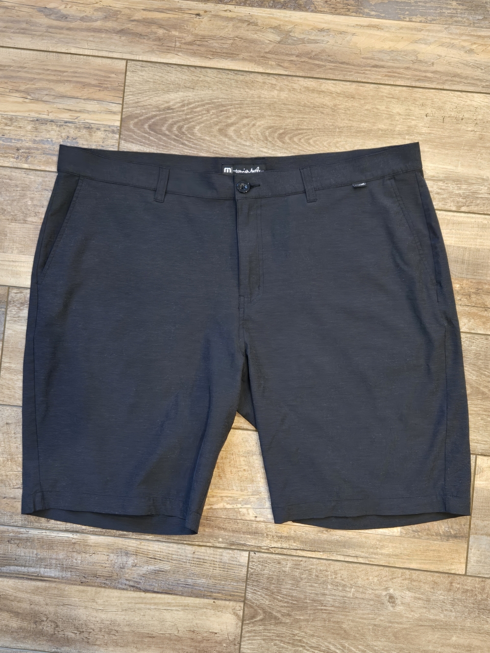 Travis Mathew Black Performance Golf Shorts Men's Size 42  Waist 43, 9.5" Inseam
